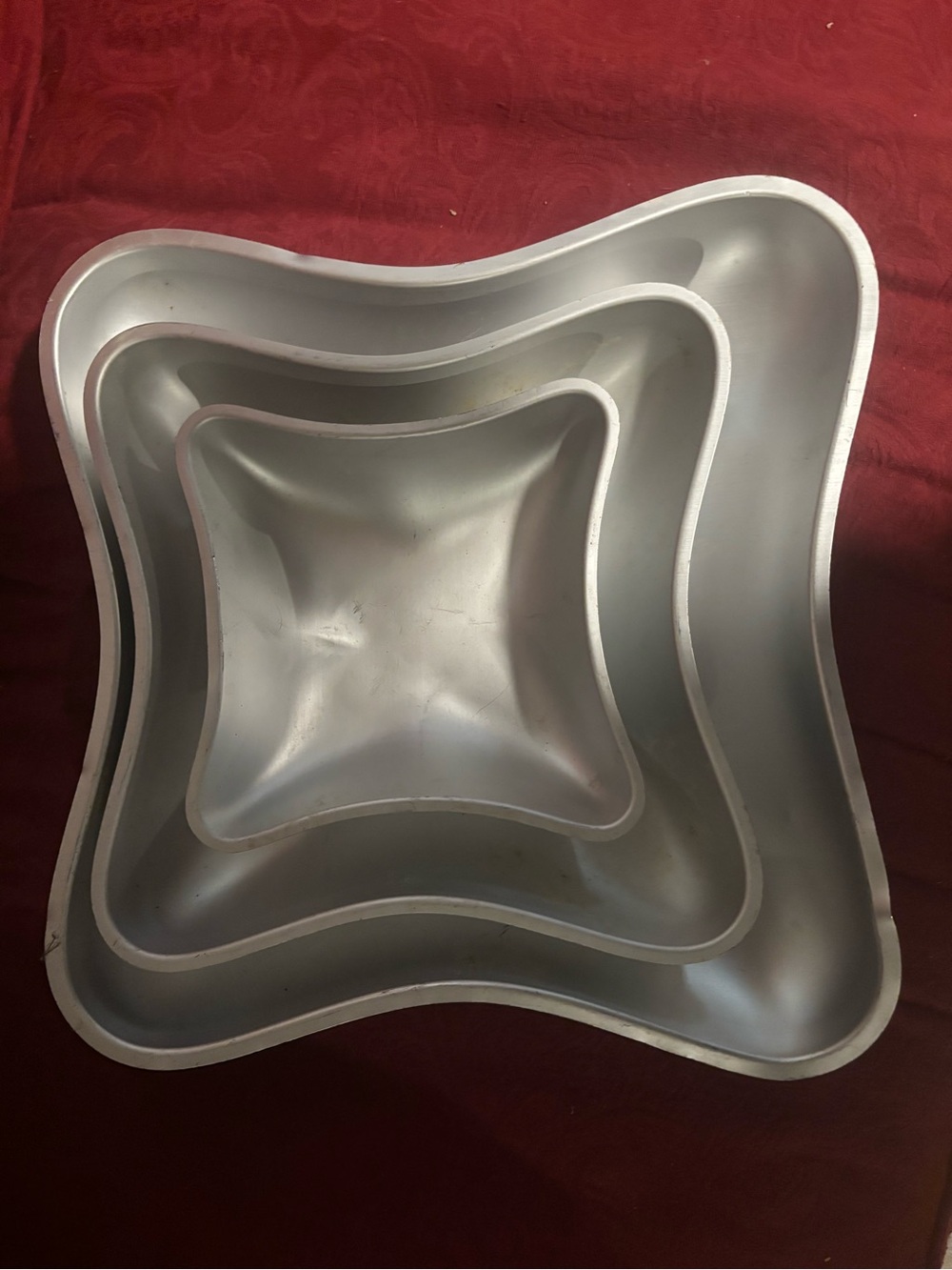 Wilton Silver Wavy Square Nesting Bake Pans - Set of 3
